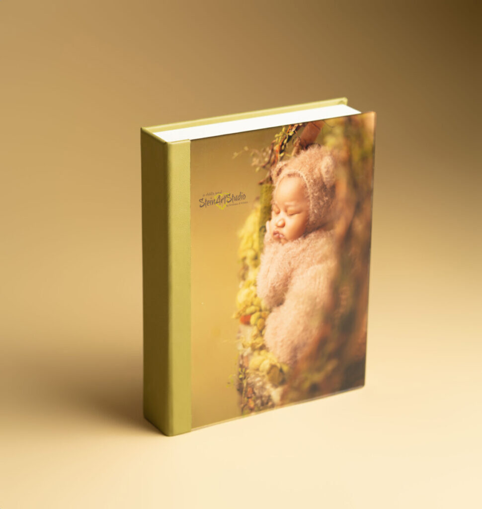Gold newborn album by SteinArtStudio